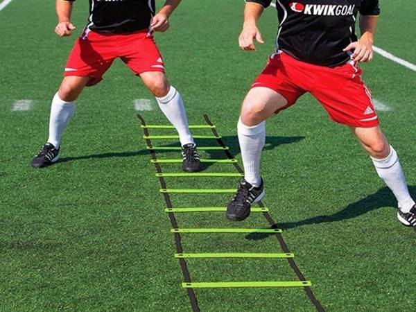 HLV thể lực trong bóng đá là gì?