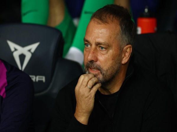 Mối quan hệ rạn nứt trong phòng thay đồ và sự cô đơn trên băng ghế chỉ đạo